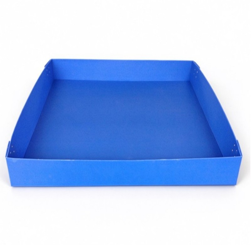 Corrugated plastic pallet cover for beverage pallet